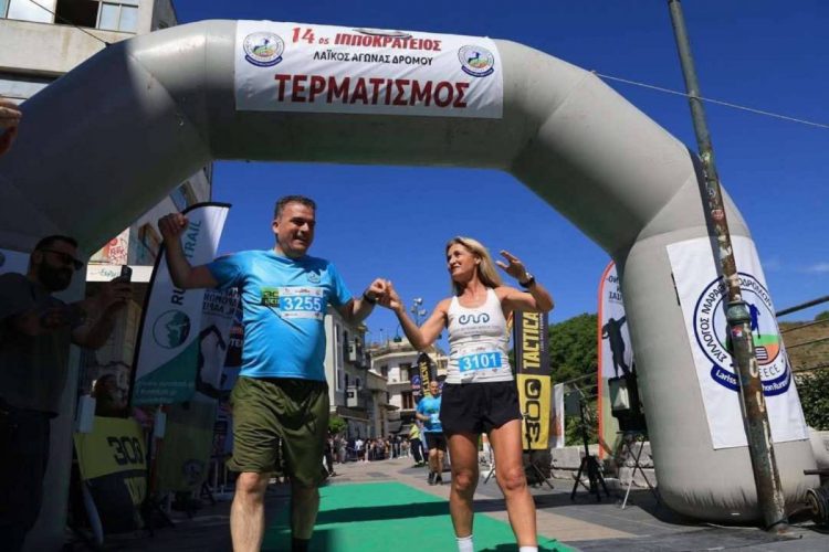 Λαρισαίοι το διασκέδασαν τρέχοντας στο Fun Run 3χλμ – Μαζί τους ο δήμαρχος Θ. Μαμάκος και η πρωταθλήτρια Μ. Πολύζου (ΕΙΚΟΝΕΣ – ΒΙΝΤΕΟ)