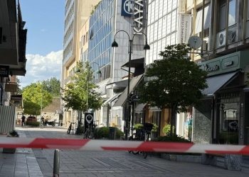 Λάρισα: Φάρσα η απειλή για βόμβα στην Alpha Bank – Εκκενώθηκαν και αποκλείστηκαν από την αστυνομία τα σημεία (ΕΙΚΟΝΕΣ – ΒΙΝΤΕΟ)