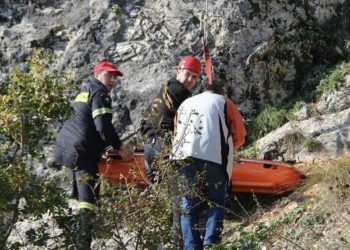 Λάρισα: Σε εξέλιξη επιχείρηση ανάσυρσης άνδρα κοντά στους καταρράκτες της Καλυψούς
