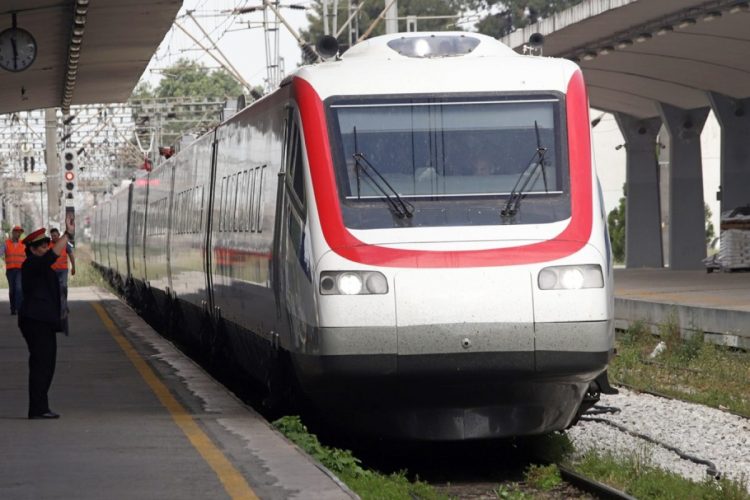 Ταλαιπωρία για 210 επιβάτες λόγω τεχνικού προβλήματος σε τρένο που εκτελούσε το δρομολόγιο Αθήνα – Λάρισα – Θεσσαλονίκη: Τι λέει η εταιρεία