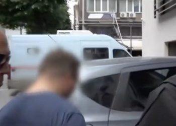 Λάρισα: Στον εισαγγελέα ο 21χρονος που σκότωσε τη μητέρα του – Για 25 μαχαιριές μιλά η ιατροδικαστής (BINTEO)