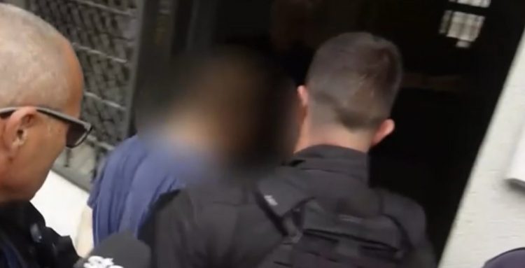 «Με έλεγε τεμπέλη, πήρα ένα κουζινομάχαιρο και την κάρφωσα πολλές φορές» δήλωσε ο 21χρονος δολοφόνος της μητέρας του