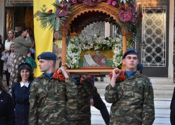 Η Λάρισα τιμά με λαμπρότητα τον Πολιούχο της Άγιο Αχίλλιο – Ουρές οι πιστοί για τον Μέγα Πανηγυρικό Εσπερινό και τη λιτάνευση λειψάνων και εικόνας (ΕΙΚΟΝΕΣ – ΒΙΝΤΕΟ)