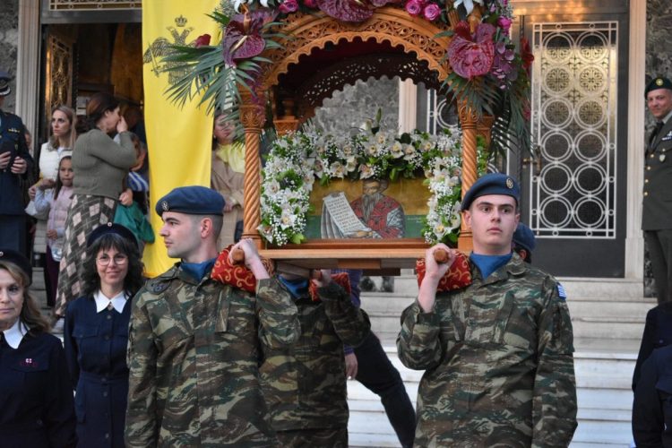 Η Λάρισα τιμά με λαμπρότητα τον Πολιούχο της Άγιο Αχίλλιο – Ουρές οι πιστοί για τον Μέγα Πανηγυρικό Εσπερινό και τη λιτάνευση λειψάνων και εικόνας (ΕΙΚΟΝΕΣ – ΒΙΝΤΕΟ)