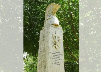 Το ξεχασμένο μνημείο των ηρώων του 1897 στη Λάρισα – Δίπλα στην είσοδο… τουαλετών στο Αλκαζάρ!