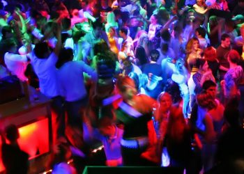 Όταν η Λάρισα ήταν “φωτιά” τα καλοκαίρια στη διασκέδαση – Τα κλαμπ, τα πάρτι και η “παραλιακή” που έσβησε άδοξα (ΕΙΚΟΝΕΣ)