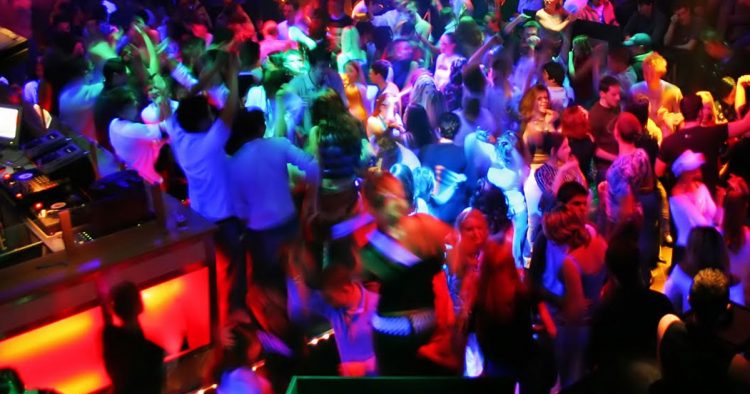 Όταν η Λάρισα ήταν “φωτιά” τα καλοκαίρια στη διασκέδαση – Τα κλαμπ, τα πάρτι και η “παραλιακή” που έσβησε άδοξα (ΕΙΚΟΝΕΣ)