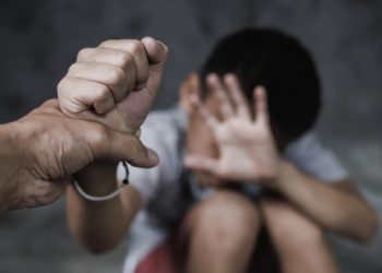 Συγκλονίζει η υπόθεση κακοποίησης στη Λάρισα: Πατέρας παιδιών: «Μου τα στερεί 4 χρόνια – Κάτι δεν πήγαινε καλά» – Ραγίζει καρδιές ο 5χρονος: «Δεν μ’ αγαπάει κανείς»