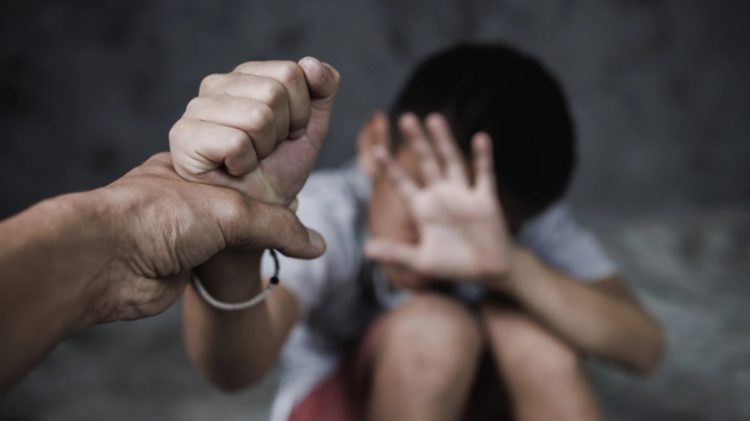 Συγκλονίζει η υπόθεση κακοποίησης στη Λάρισα: Πατέρας παιδιών: «Μου τα στερεί 4 χρόνια – Κάτι δεν πήγαινε καλά» – Ραγίζει καρδιές ο 5χρονος: «Δεν μ’ αγαπάει κανείς»