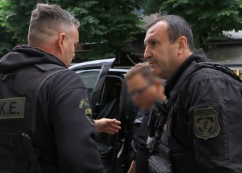 Λάρισα: Στο µυαλό του 21χρονου µητροκτόνου – Άτομο με ακανθώδη προσωπικότητα – Έμπειροι αστυνομικοί: “Κινείται σε ένα παράλληλο σύµπαν…”