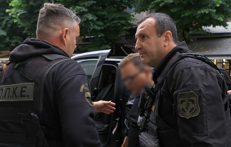 Λάρισα: Στο µυαλό του 21χρονου µητροκτόνου – Άτομο με ακανθώδη προσωπικότητα – Έμπειροι αστυνομικοί: “Κινείται σε ένα παράλληλο σύµπαν…”