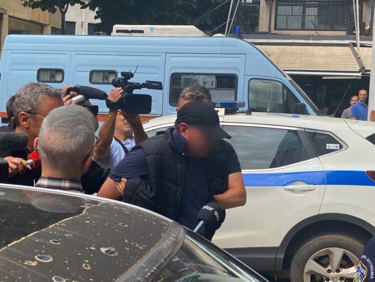 Λάρισα: Στα δικαστήρια ο 50χρονος που εμπλέκεται στην υπόθεση κακοποίησης των δύο μικρών παιδιών (ΕΙΚΟΝΕΣ)
