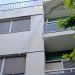 Σίδερο αιωρείται από κτίριο σε πολυσύχναστη περιοχή της Λάρισας – Δείτε το βίντεο