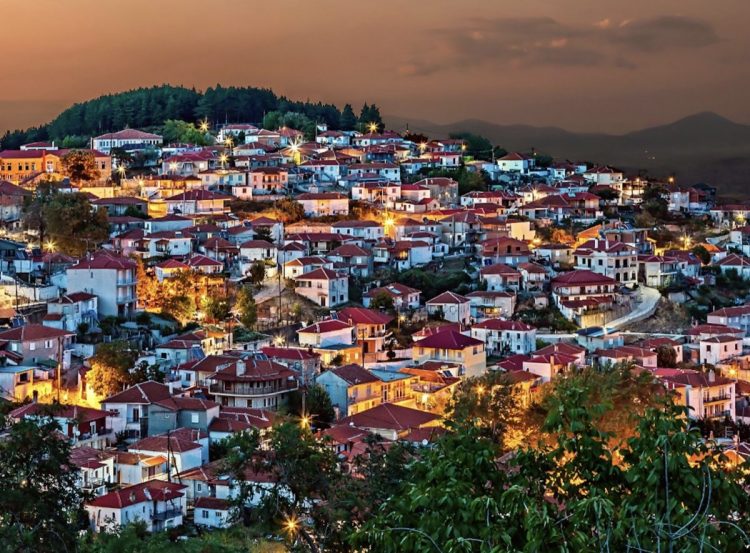Αυτό είναι το “ζωντανό” χωριό των πολυτέκνων της Λάρισας – Οικογένειες με πάνω από δέκα παιδιά (ΕΙΚΟΝΕΣ)