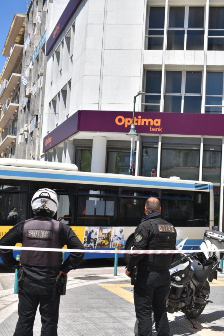 Νέο τηλεφώνημα για βόμβα σε τραπεζικό υποκατάστημα στην Λάρισα (ΕΙΚΟΝΕΣ – ΒΙΝΤΕΟ)
