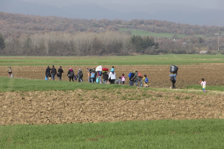 Χειροπέδες σε Βολιώτη για διακίνηση μεταναστών