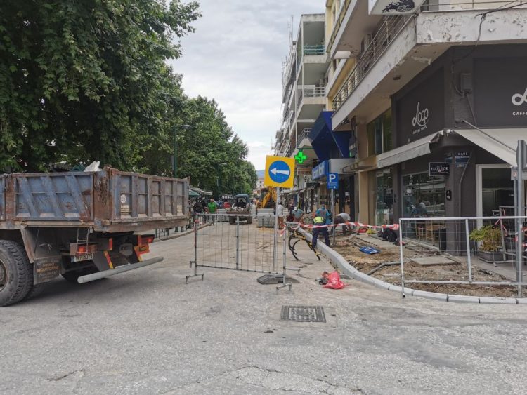 Ανακατασκευές πεζοδρομίων σε όλο το μήκος της 28ης Οκτωβρίου