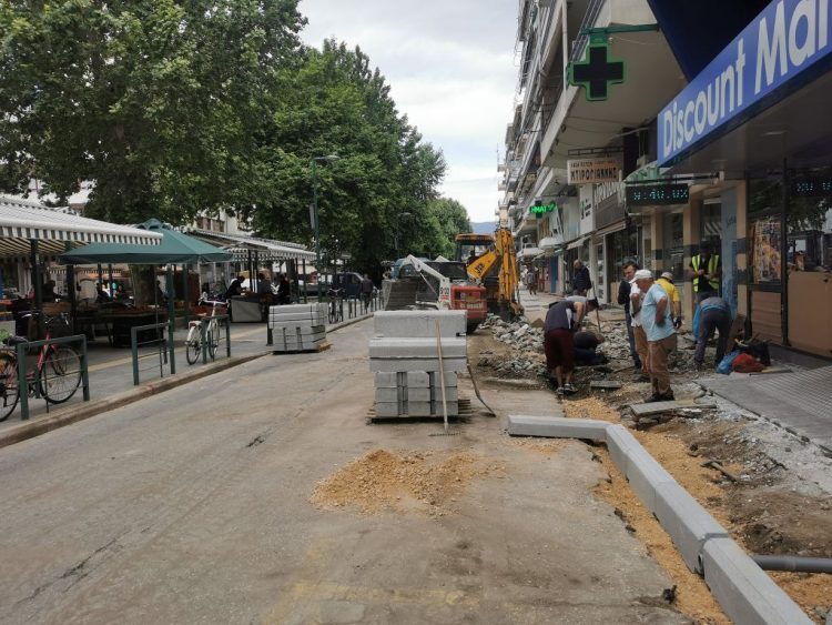 Ανακατασκευές πεζοδρομίων σε όλο το μήκος της 28ης Οκτωβρίου