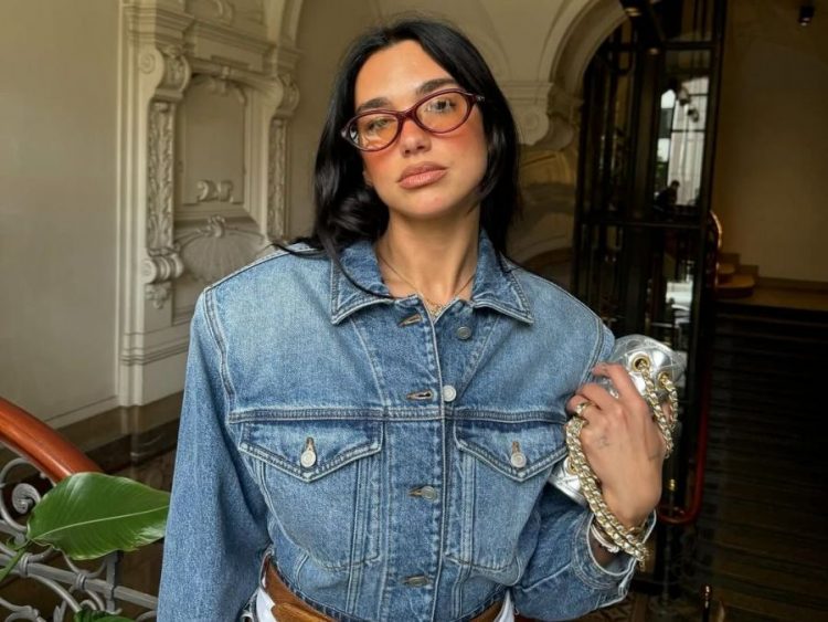Πράσινη ή μαύρη mascara; Η Dua Lipa επιβεβαιώνει ότι αυτό θα είναι το απόλυτο trend της σεζόν