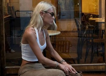 Αγκώνες, γόνατα και φτέρνες: Πώς θα απαλλαγείς μία για πάντα από το ξηρό και τραχύ δέρμα