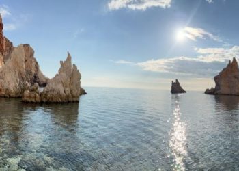 «Κίμωλος όπως εσύ, μοναδική αυθεντική αληθινή»: Το μήνυμα του Δήμου στους επισκέπτες του νησιού