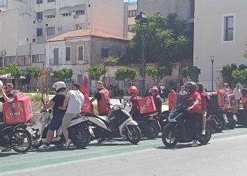 Παρέλυσε το κέντρο του Βόλου – Εκατοντάδες διανομείς διαδηλώνουν για τις συνθήκες εργασίας (ΕΙΚΟΝΕΣ – ΒΙΝΤΕΟ)