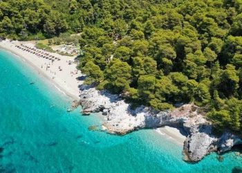 Η Σκόπελος στους ιδανικούς προορισμούς της Ευρώπης που προτείνονται για άνοιξη και καλοκαίρι