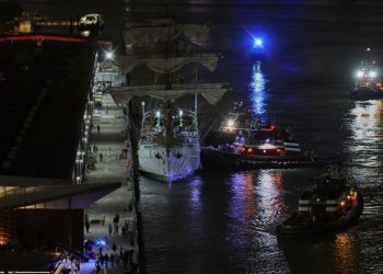 Νέα Υόρκη: Βίντεο από τη στιγμή της πρόσκρουσης ιστιοφόρου στη γέφυρα Μπρούκλιν