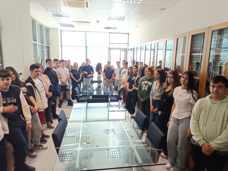 Εκπαιδευτική επίσκεψη στο Δικαστικό Μέγαρο από μαθητές του 5ου Γυμνασίου