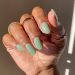 Το manicure του καλοκαιριού ακούει στο όνομα «Limewash nails» και φωνάζει φρεσκάδα