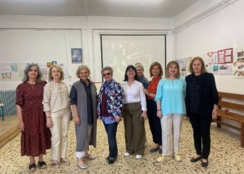 9ο  Γυμνάσιο Τρικάλων – Παρουσίαση Δημιουργικών Συνθετικών Εργασιών – Ενεργός Πολίτης – Προσφορά Αναμνηστικού από Σύλλογο Γονέων και Κηδεμόνων