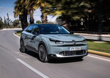 Citroen C4: Το νέο οικογενειακό crossover των 23.900 ευρώ που ξεχωρίζει