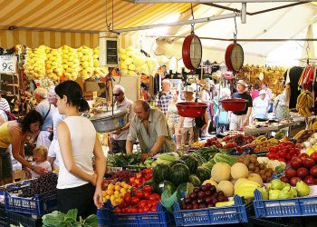 Συλλήψεις και πρόστιμα σε πωλητές λαϊκών αγορών στον Βόλο
