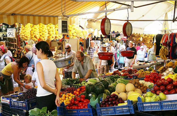 Συλλήψεις και πρόστιμα σε πωλητές λαϊκών αγορών στον Βόλο
