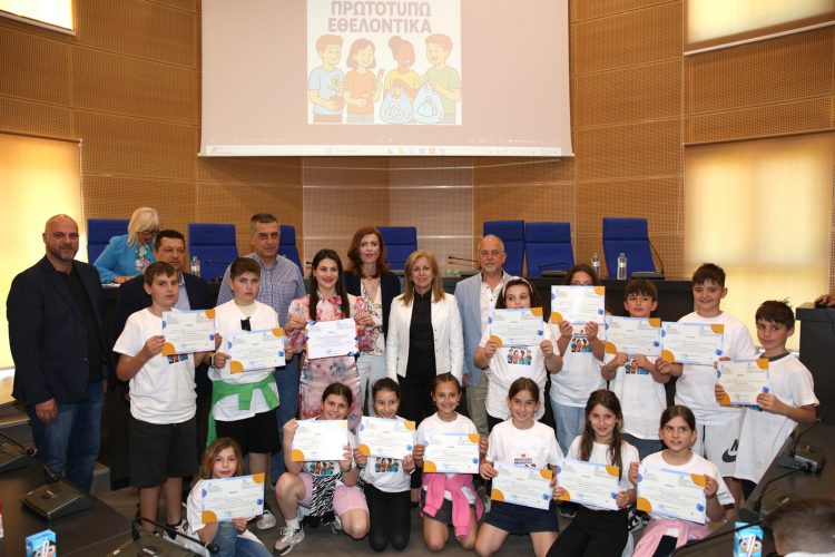 Η Περιφέρεια Θεσσαλίας βράβευσε μαθητές που διακρίθηκαν στον διαγωνισμό “Πρωτοτυπώ εθελοντικά”