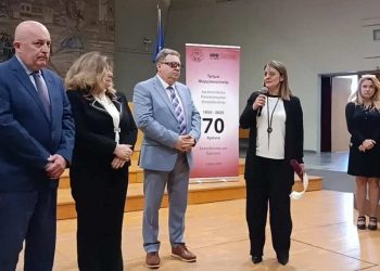 Ρίγη συγκίνησης: Η φαρμακευτική σχολή του ΑΠΘ απένειμε το πτυχίο στην αδικοχαμένη Θωμαή Πλακιά (BINTEO)