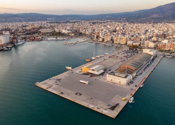 Η ρύπανση στο λιμάνι του Βόλου όπως φαίνεται από ψηλά – Εναέριες ΕΙΚΟΝΕΣ και ΒΙΝΤΕΟ