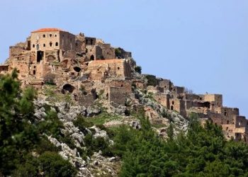 Βόλτα στον Ανάβατο Χίου: Ένας μεσαιωνικός οικισμός στην καρδιά του νησιού