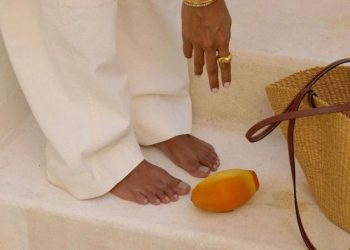 Pedicure o’clock! 6 χρώματα που επιλέγουν τώρα τα beauty icons στο street style – Δεν είναι το μαύρο