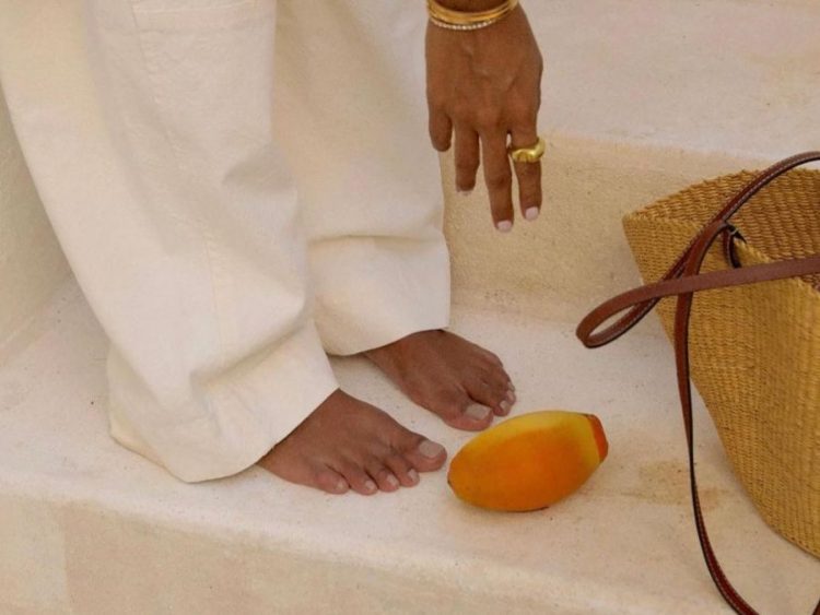 Pedicure o’clock! 6 χρώματα που επιλέγουν τώρα τα beauty icons στο street style – Δεν είναι το μαύρο