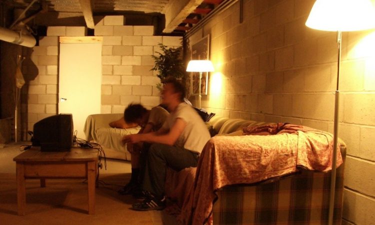 Ζούσαν για 4 χρόνια σε κρυφό διαμέρισμα μέσα σε εμπορικό κέντρο – Η απίστευτη ιστορία