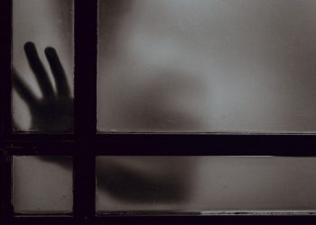 Βόλος: Πασίγνωστος επαγγελματίας απείλησε να χτυπήσει τη σύζυγό του – Πάτησε το panic button το θύμα