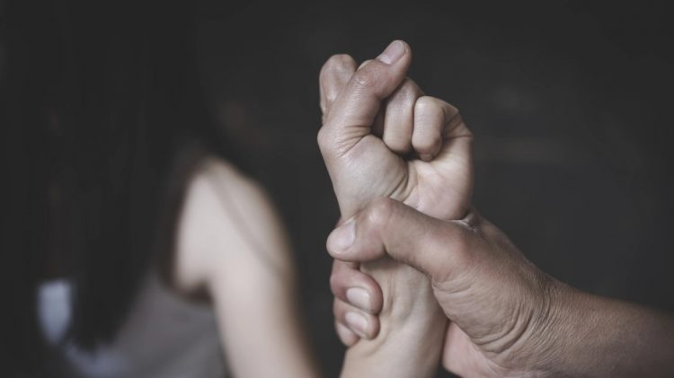 Εκρηκτική αύξηση 96% στις υποθέσεις ενδοοικογενειακής βίας στα Τρίκαλα το 2024