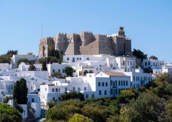 Σπήλαιο της Αποκάλυψης: Το μοναστήρι της Πάτμου που έγινε παγκόσμιος θρησκευτικός προορισμός