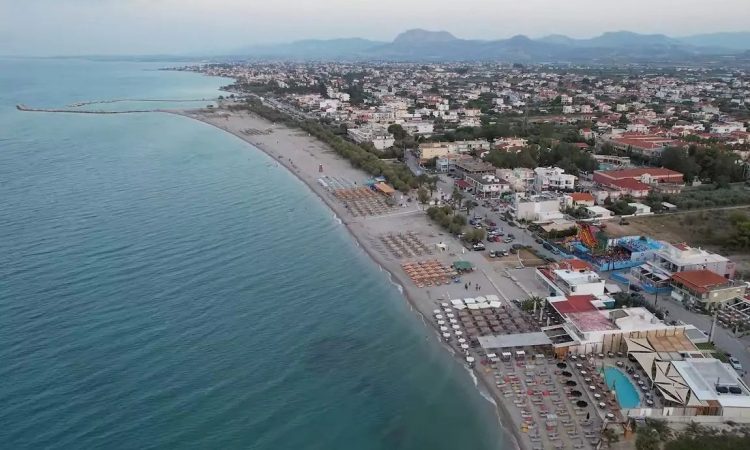 Οι ωραιότερες παραλίες στην Κορινθία μόλις μια ώρα από την Αθήνα