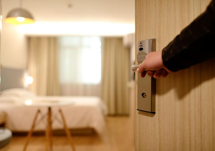 Πήλιο: Έκανε κράτηση σε ξενώνα και τους έκλεψε 2.000 ευρώ!