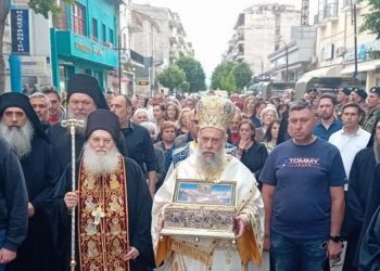 Με λαμπρότητα και κατάνυξη η Καρδίτσα υποδέχθηκε την Αγία Ζώνη της Παναγίας (ΕΙΚΟΝΕΣ – ΒΙΝΤΕΟ)