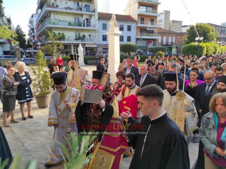 Την τίμια κάρα του πολιούχου της Αγίου Σεραφείμ, υποδέχτηκε η Καρδίτσα (ΕΙΚΟΝΕΣ – ΒΙΝΤΕΟ)