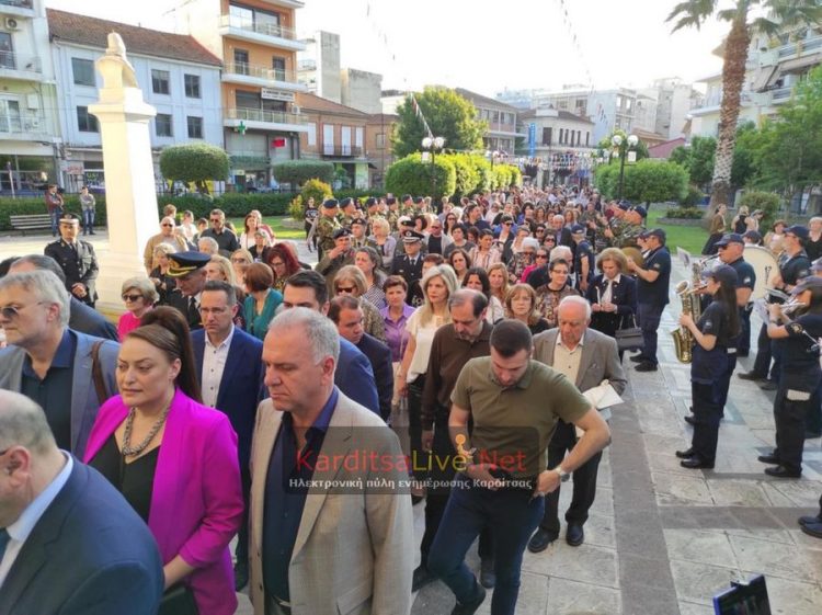 Την τίμια κάρα του πολιούχου της Αγίου Σεραφείμ, υποδέχτηκε η Καρδίτσα (ΕΙΚΟΝΕΣ – ΒΙΝΤΕΟ)