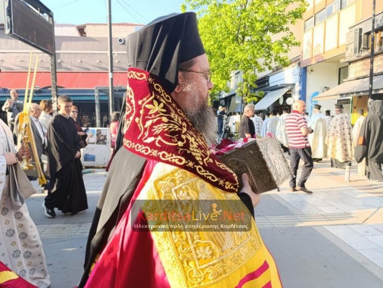 Την τίμια κάρα του πολιούχου της Αγίου Σεραφείμ, υποδέχτηκε η Καρδίτσα (ΕΙΚΟΝΕΣ – ΒΙΝΤΕΟ)